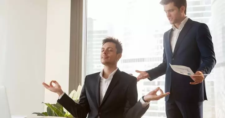 Prenditi una pausa dal lavoro per aumentare la potenza in modo naturale