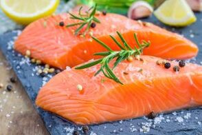Filetto di salmone nella dieta di un uomo con ridotta libido